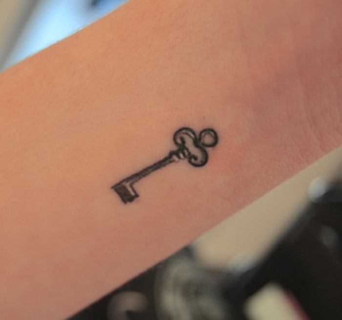 50 Key Tattoo Design and Ideas to Unlock the Mysteries of Life