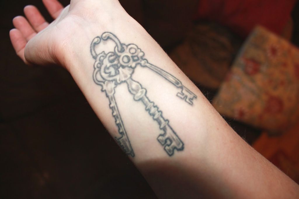 50 Key Tattoo Design and Ideas to Unlock the Mysteries of Life
